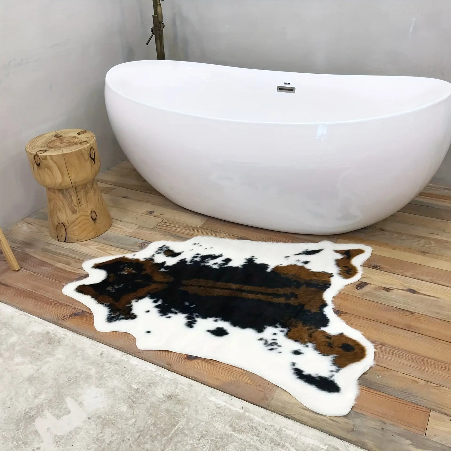 https://alittledisandat.com › products › nonslip-cow-print-bathroom-floor-mat1724180804490 image5